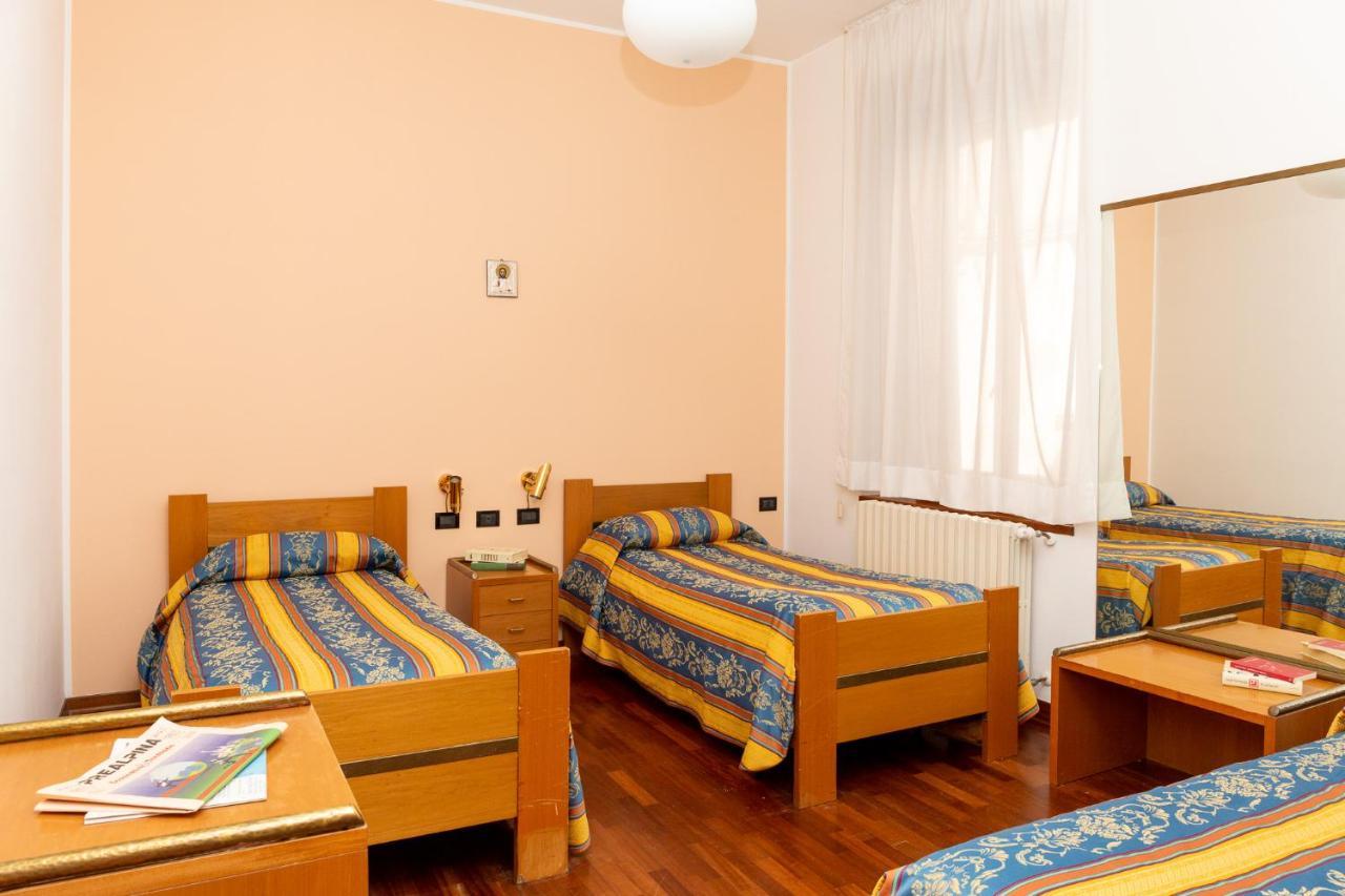 Albergo Sacro Monte Варезе Екстериор снимка