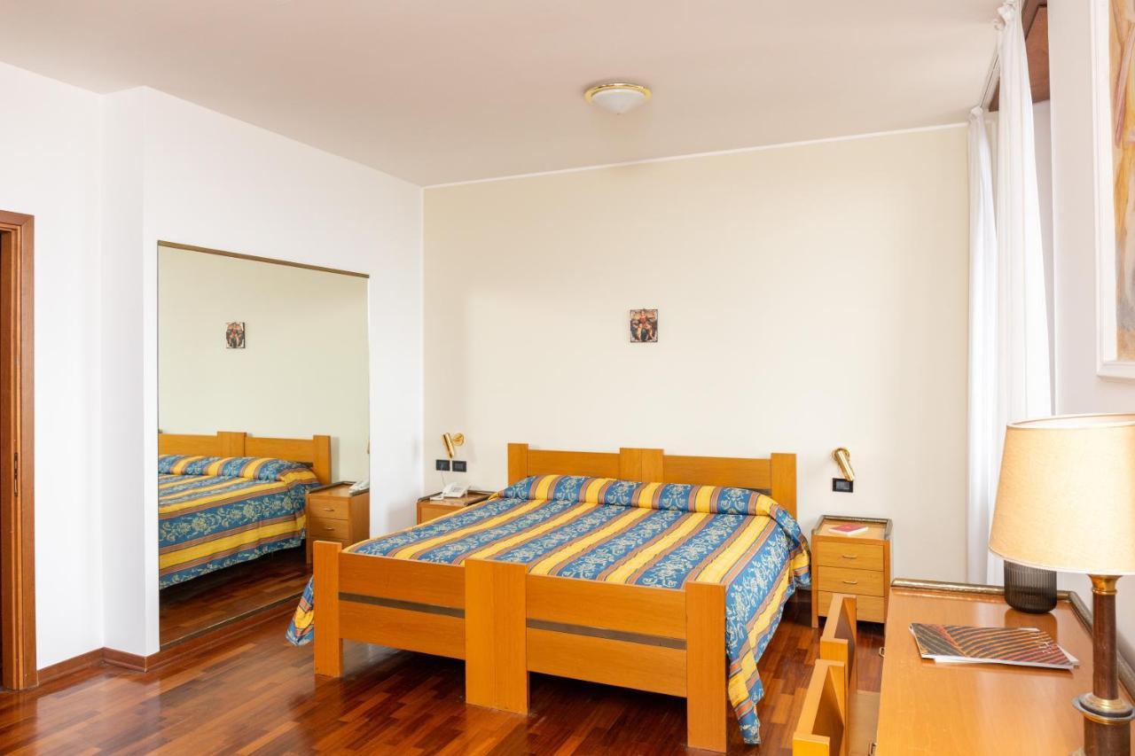 Albergo Sacro Monte Варезе Екстериор снимка